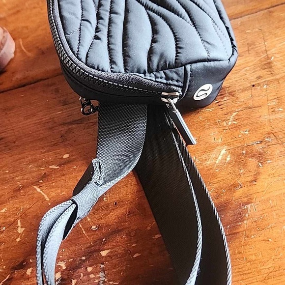lululemon athletica Black Textured Belt Bag - Picture 2 of 2